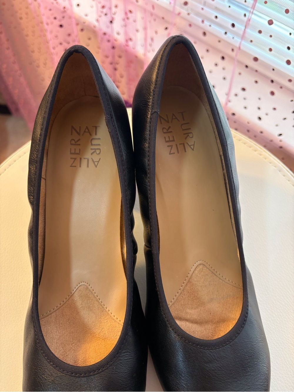 NATURALIZER Leather Women's Mid-Heel Pumps - Picture 3 of 5